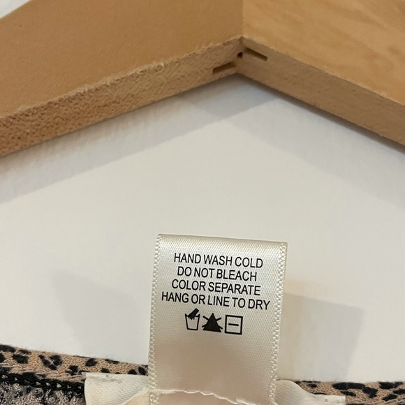 Urban Romantics Cheetah Peplum Top size M - Picture 5 of 5